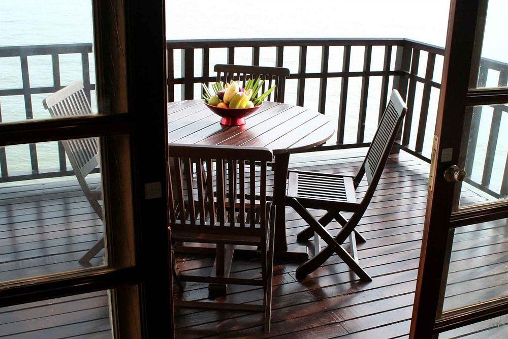 Avillion Port Dickson Hotell Eksteriør bilde A balcony