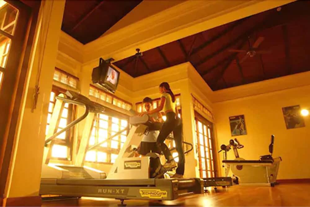 Avillion Port Dickson Hotell Eksteriør bilde The gym at the hotel