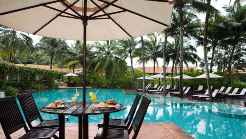 Avillion Port Dickson Hotell Eksteriør bilde Pool at the hotel