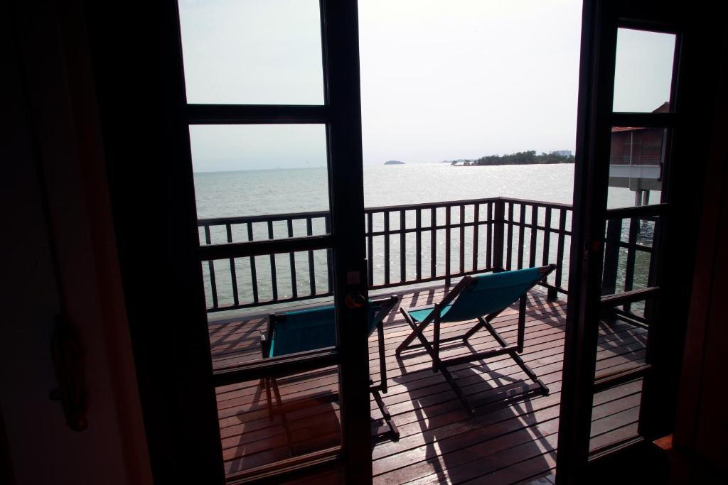 Avillion Port Dickson Hotell Rom bilde View from a chalet